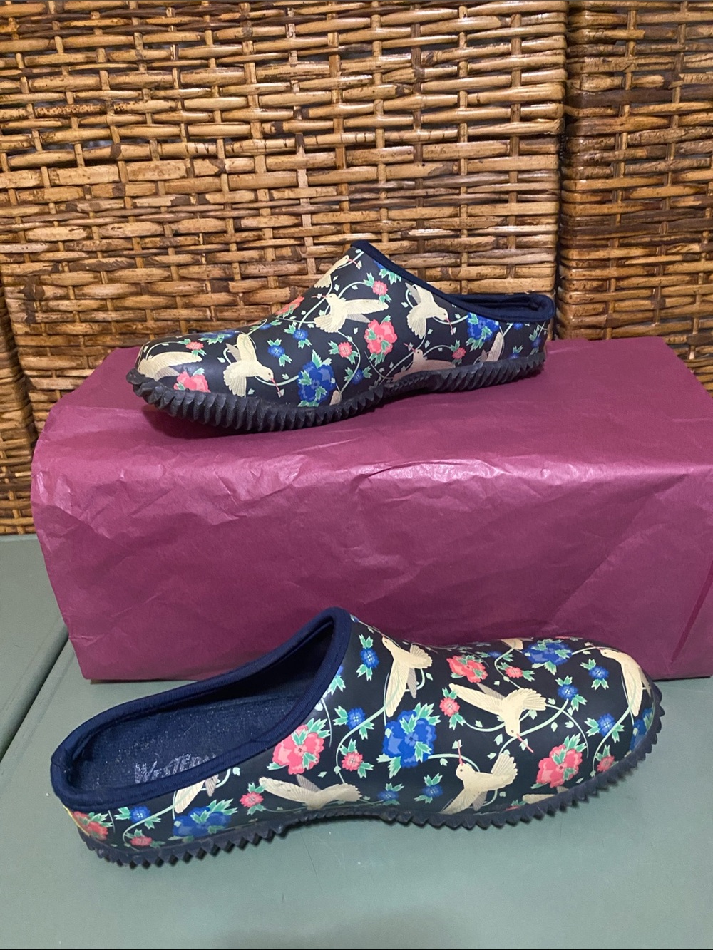 GUC Western Chief Womens Waterproof Garden Clog Navy Hummingbird Cottagecore 9